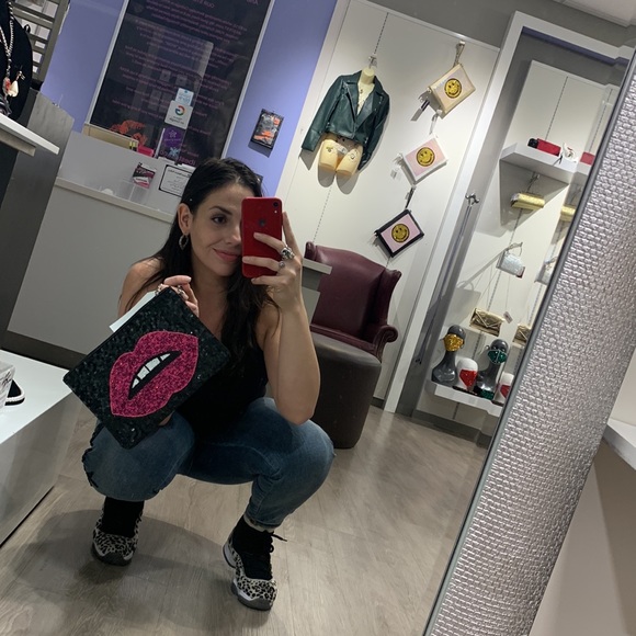 Bead Sequin lip clutch - Picture 11 of 15